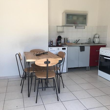 Proche Narbonne - AUDE 11- Saint pierre la Mer - ravissant pavillon plain pied F2- vaste terrasse - résidence avec piscine à 800M de la plage -Climatisé- parking privé - wifi gratuit Exterior foto