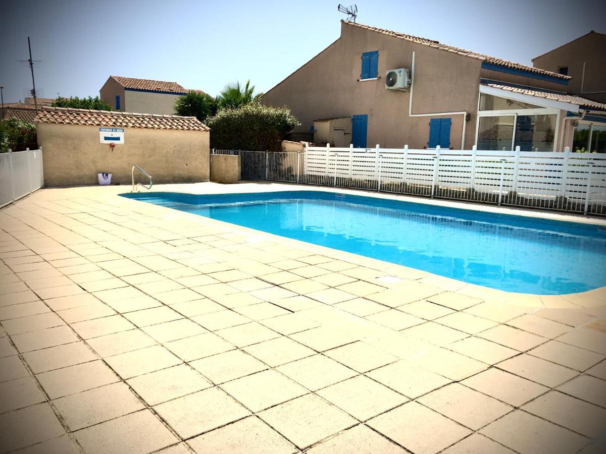 Proche Narbonne - AUDE 11- Saint pierre la Mer - ravissant pavillon plain pied F2- vaste terrasse - résidence avec piscine à 800M de la plage -Climatisé- parking privé - wifi gratuit Exterior foto