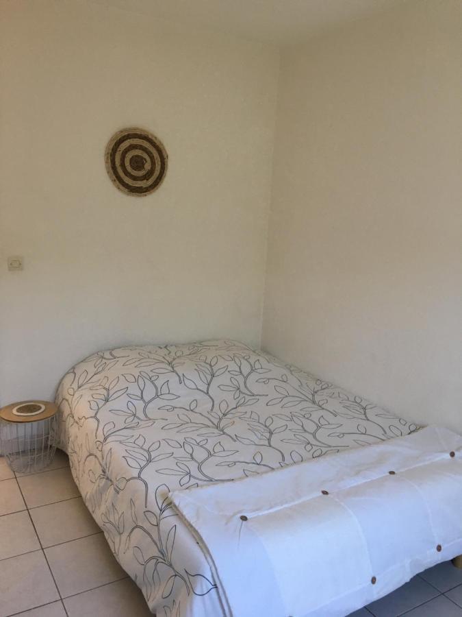 Proche Narbonne - AUDE 11- Saint pierre la Mer - ravissant pavillon plain pied F2- vaste terrasse - résidence avec piscine à 800M de la plage -Climatisé- parking privé - wifi gratuit Exterior foto