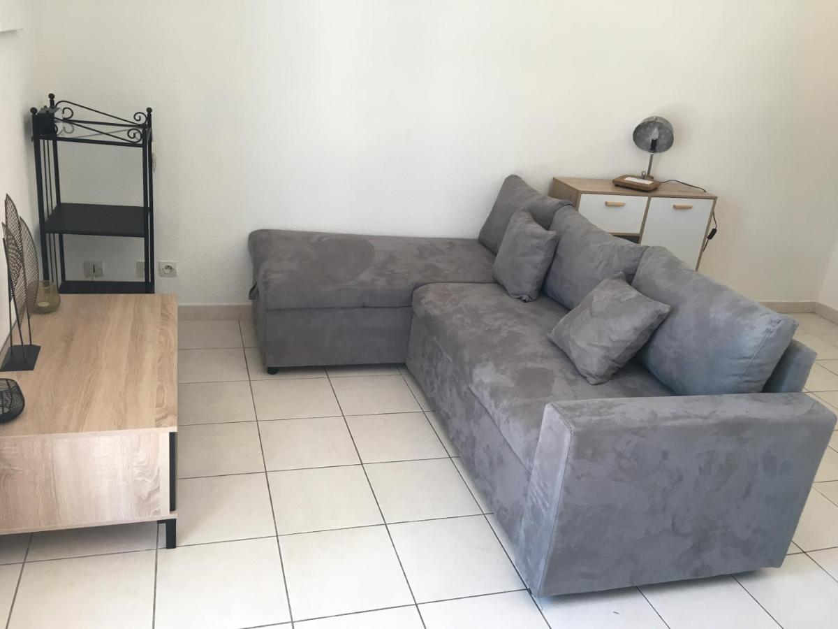 Proche Narbonne - AUDE 11- Saint pierre la Mer - ravissant pavillon plain pied F2- vaste terrasse - résidence avec piscine à 800M de la plage -Climatisé- parking privé - wifi gratuit Exterior foto